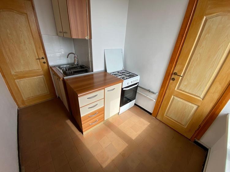 Apartament cu 2 camere semidecomandat, mobilat în Floreasca