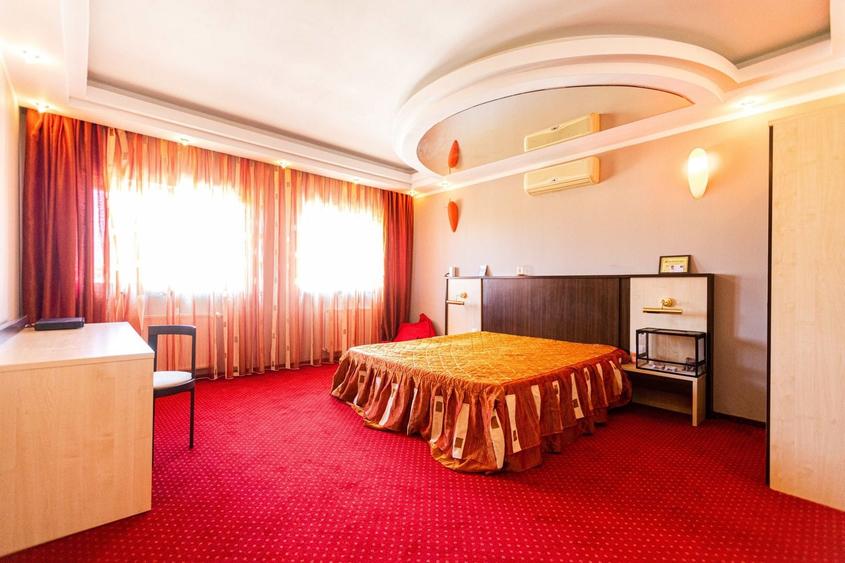 Casă individuală cu 6 camere cu Canalizare în Dumbrăvița