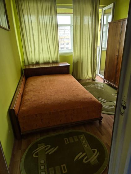 Apartament cu 3 camere semidecomandat în Colentina