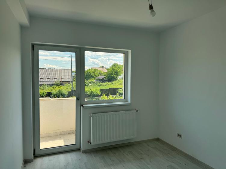 Duplex cu 4 camere cu Canalizare în Vișani