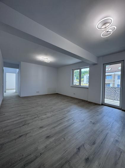 Apartament cu 3 camere semidecomandat în Florești