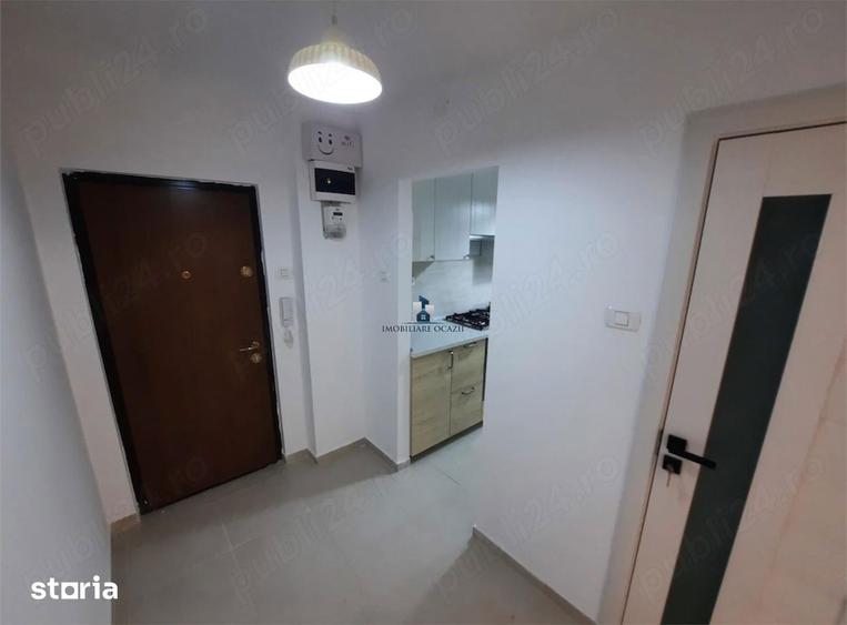 Apartament cu 3 camere semidecomandat în Berceni