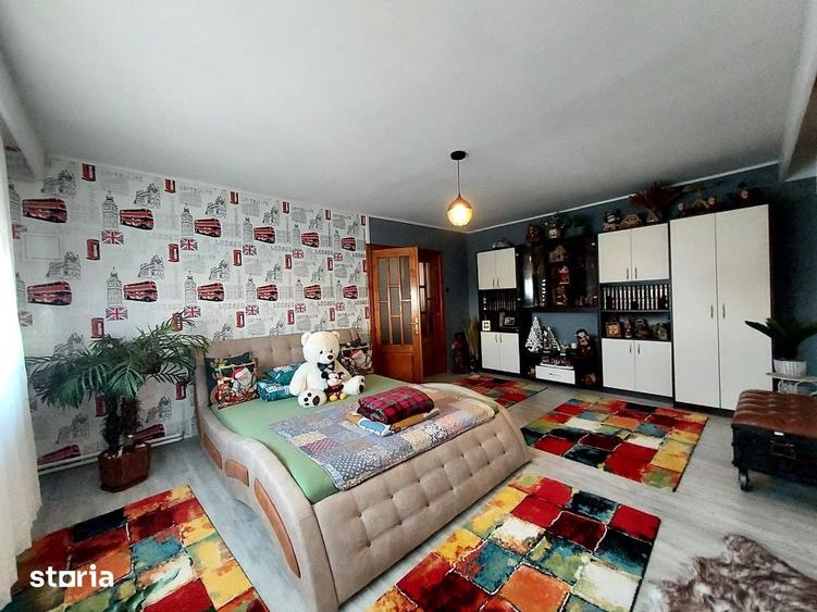 Casă cu 6 camere cu Teren 250 Mp în Central