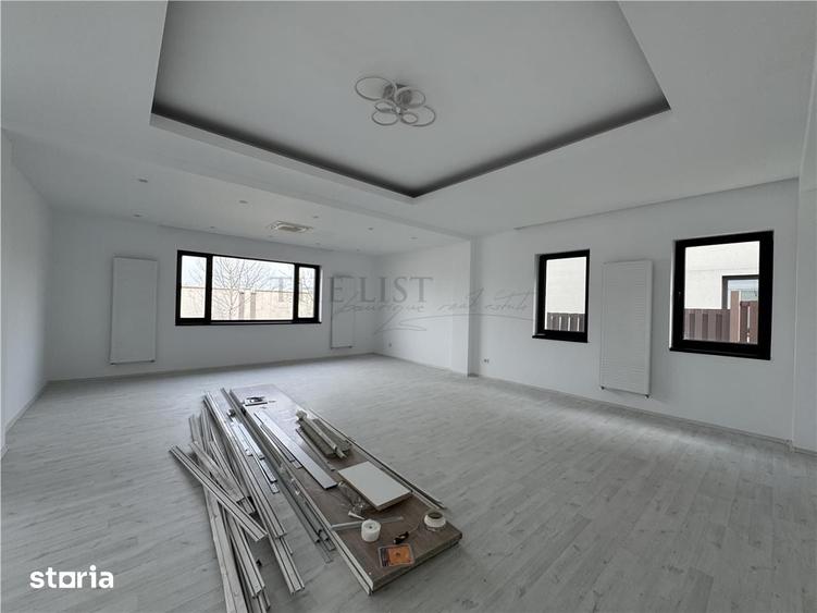 Casă cu 8 camere cu Teren 1000 Mp în Central