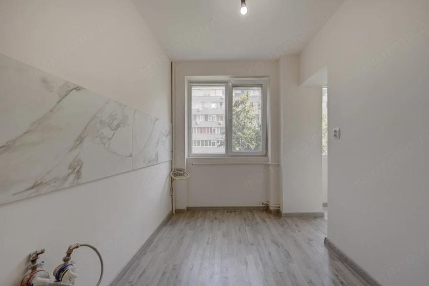 Apartament cu 3 camere semidecomandat în Baba Novac