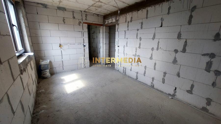 Apartament cu 3 camere decomandat în Cetate
