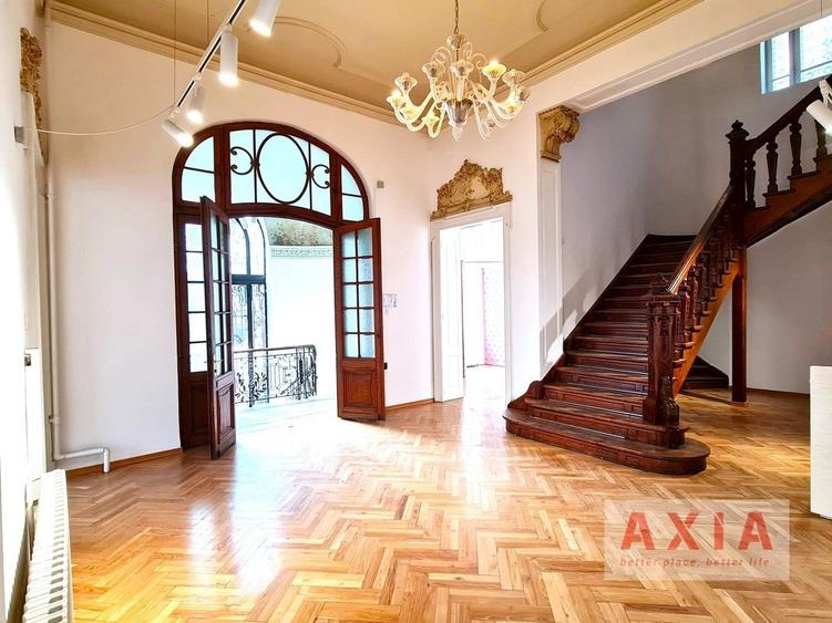 Casă cu 10 camere cu Canalizare în P-ța Romană