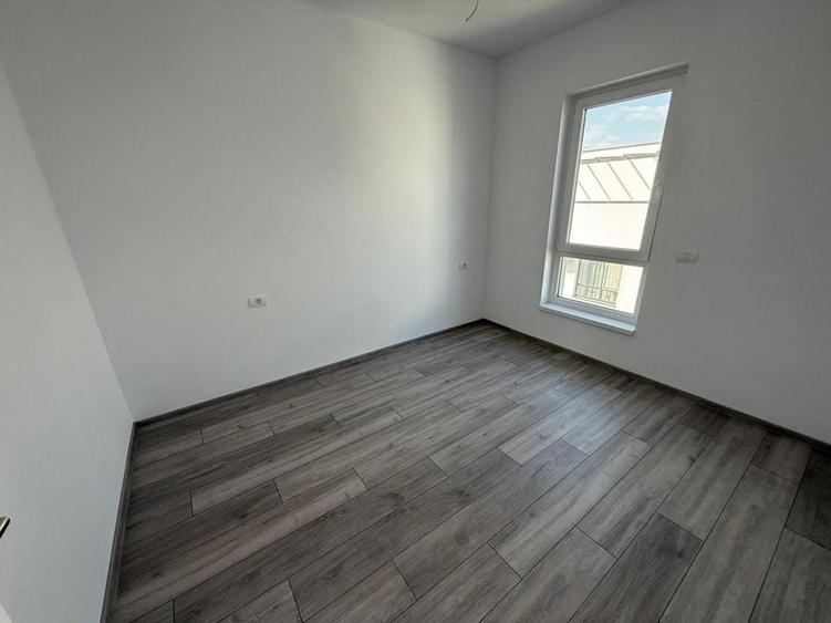 Apartament cu 3 camere semidecomandat în Braytim