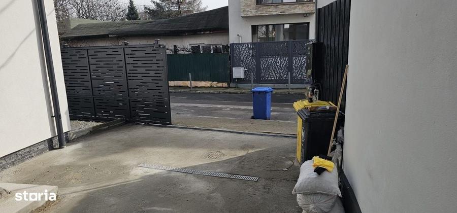 Casă cu 4 camere în Tineretului