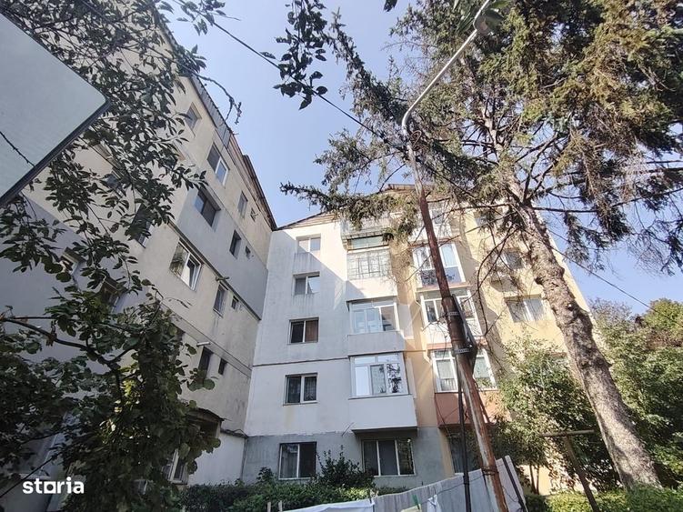 Apartament cu 3 camere decomandat în Aleea Trandafirilor
