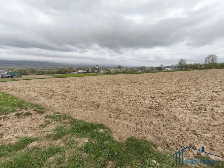 Teren de 8300 mp, în Măriței
