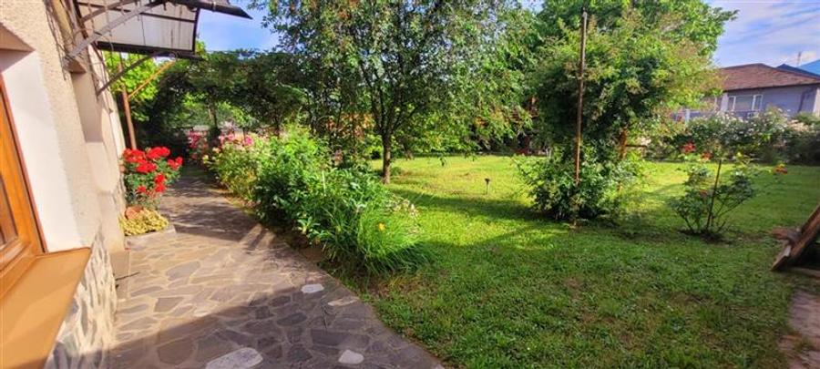 Casă individuală cu 5 camere cu Teren 705 Mp în Central