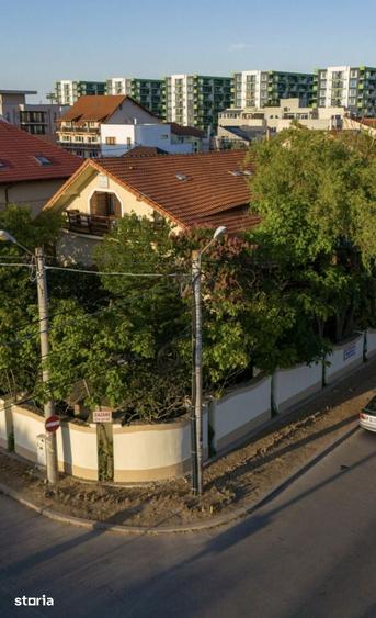 Casă cu 10 camere cu Teren 500 Mp în Nord