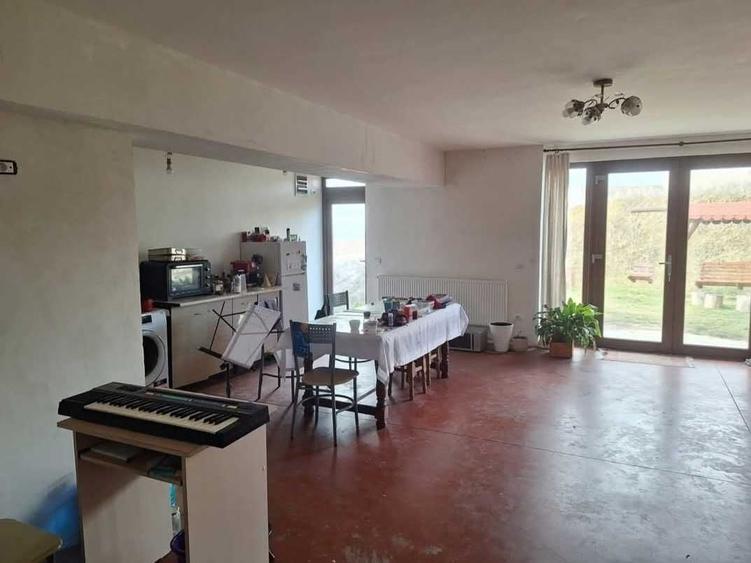 Casă cu 4 camere în Central
