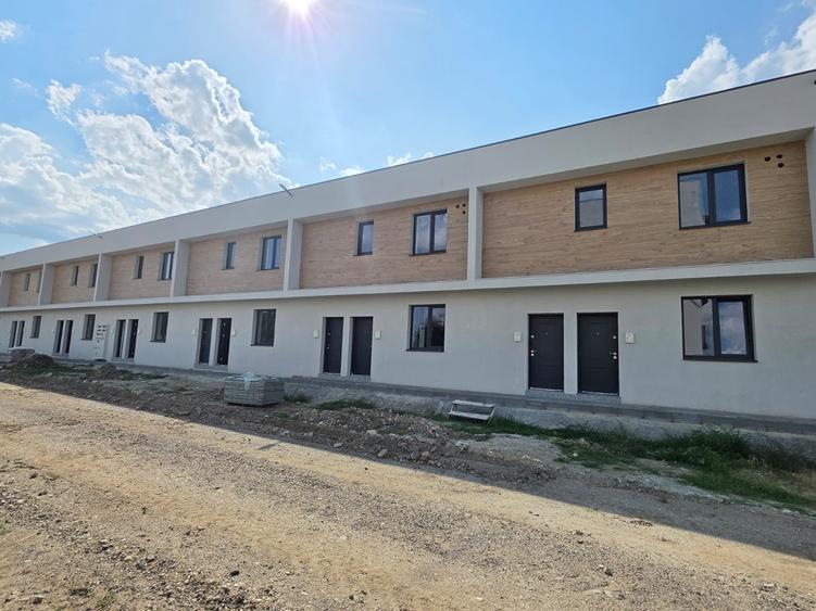 Apartament cu 2 camere si TERASA MARE, etaj 1 - 15 min' distanta de Piata Luica - 11