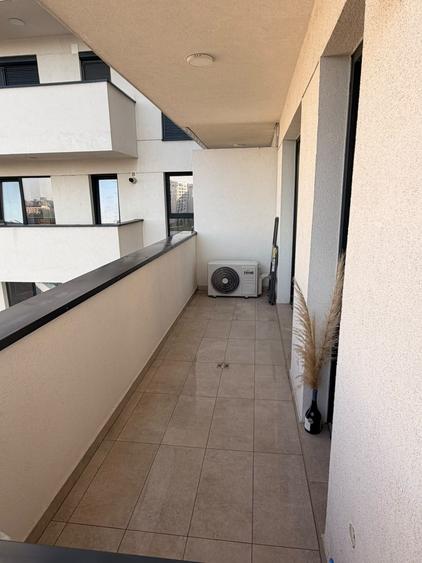Apartament cu 2 camere semidecomandat, mobilat în 13 Septembrie