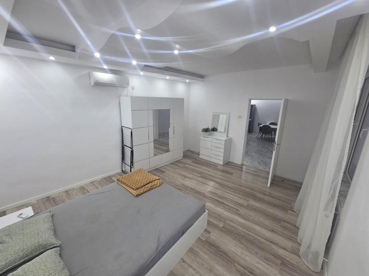Casă individuală cu 9 camere cu Teren 150 Mp în Brătianu