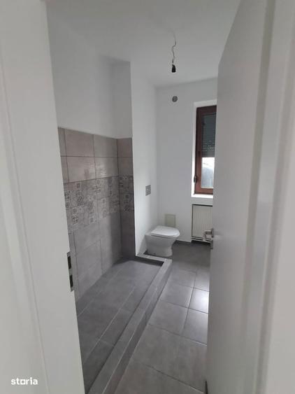 Apartament cu 5 camere decomandat în Moșilor