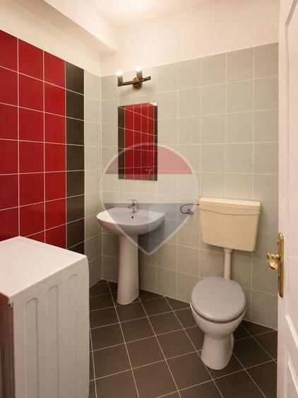 Apartament cu 3 camere semidecomandat, mobilat în Becaș