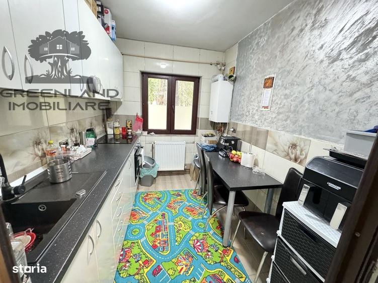 Apartament cu 3 camere în Podu Roș