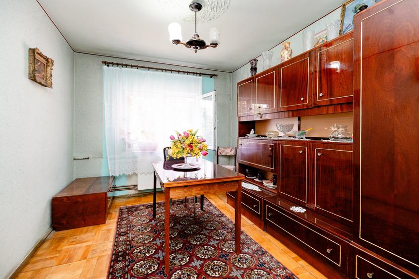 Apartament cu 5 camere decomandat în Micălaca