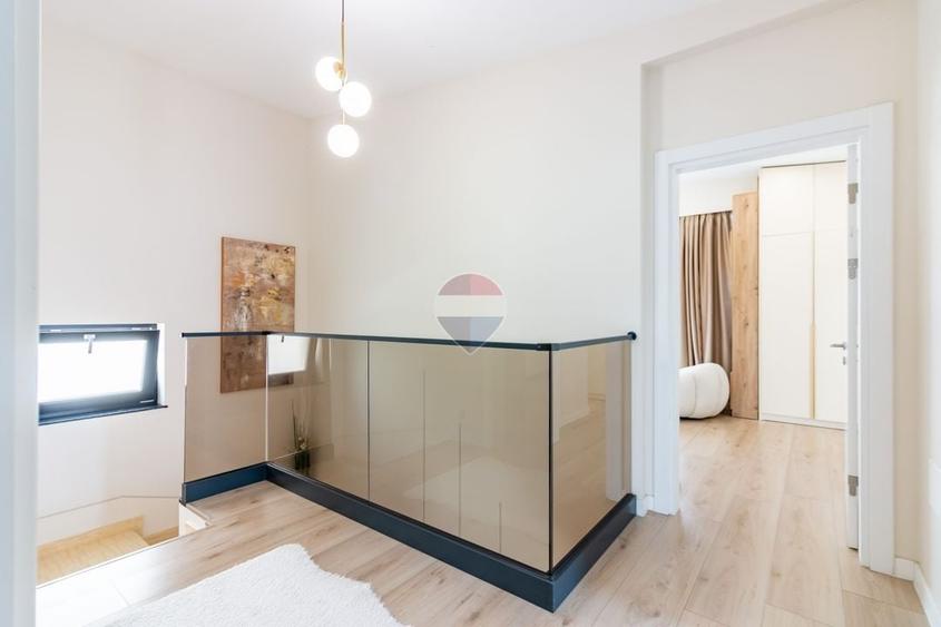 Casă individuală cu 4 camere cu Teren 375 Mp în Central