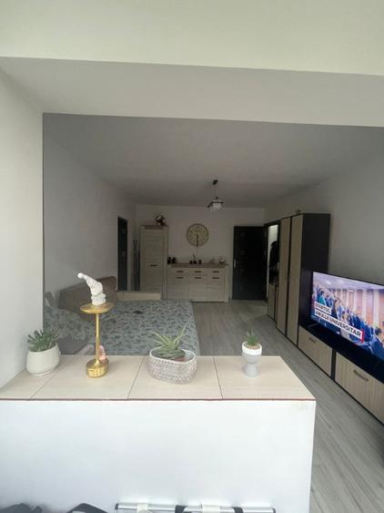 Apartament cu 2 camere semidecomandat, mobilat în Central