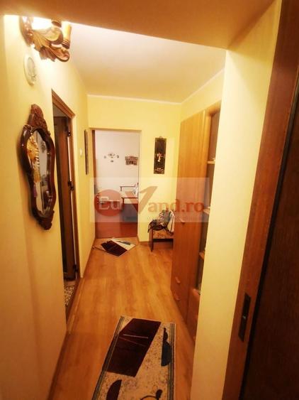 Apartament cu 3 camere decomandat, mobilat în Mazepa 1