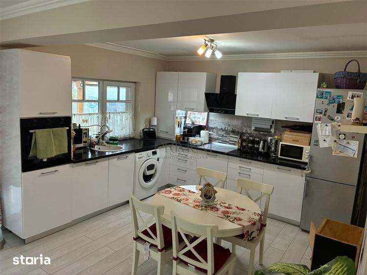Duplex mobilat utilat - zona excelenta - panouri - canalizare - 2