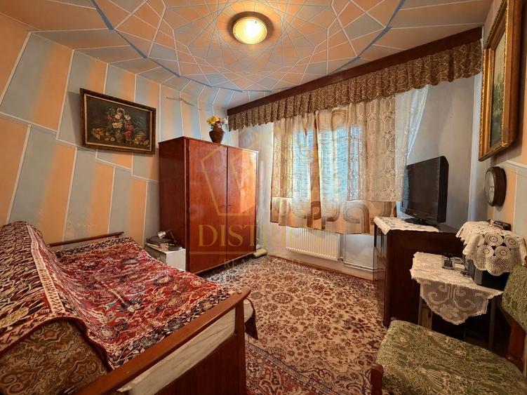 Apartament cu 3 camere decomandat în Buziașului