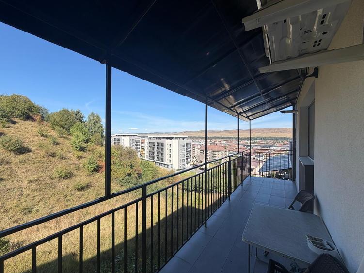 Apartament cu 2 camere semidecomandat, mobilat în Florești