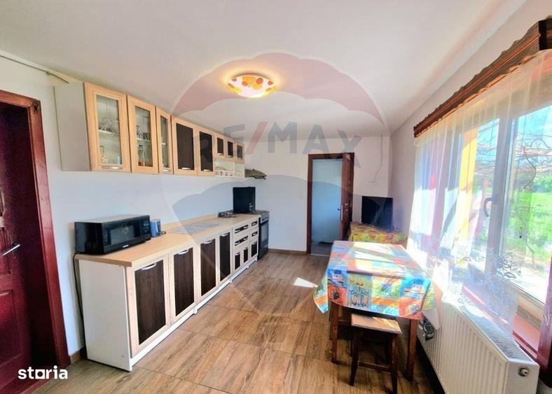 Casă cu 3 camere în Lupești