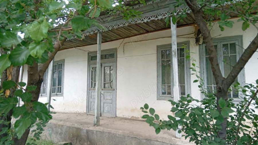 Casă cu 2 camere cu Teren 877 Mp în Central