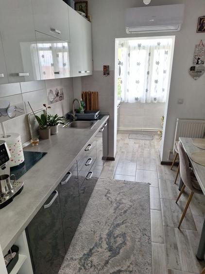 Apartament cu 2 camere decomandat în Central — fotografia 1