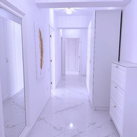 Apartament cu 3 camere decomandat, mobilat în Central