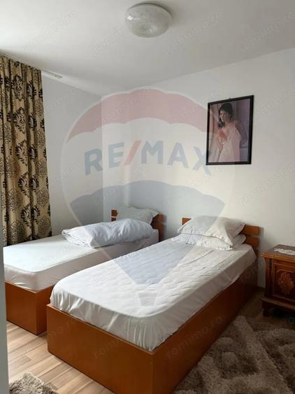 Casă cu 8 camere cu Teren 462 Mp în Central