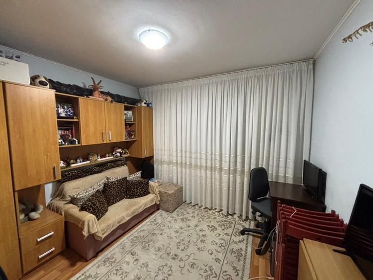 Apartament cu 3 camere decomandat, mobilat în Berceni