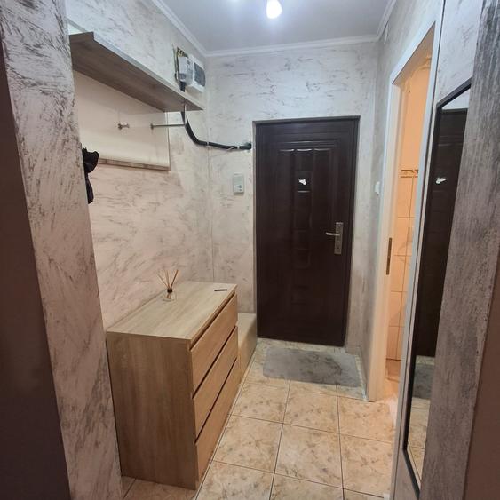Apartament cu 2 camere semidecomandat în Baza 3