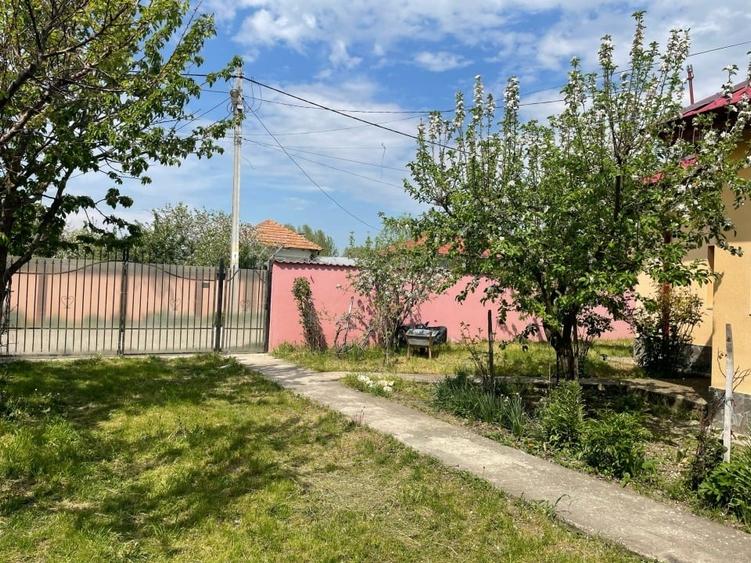 Casă individuală cu 4 camere cu Teren 1700 Mp în Vârtoapele de Jos