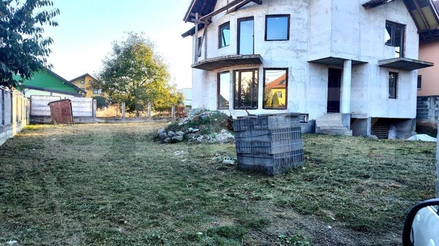 Casă individuală cu 6 camere cu Canalizare în Cetate