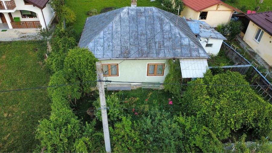Casa cu teren 810 mp semicentral Slanic Moldova - 1