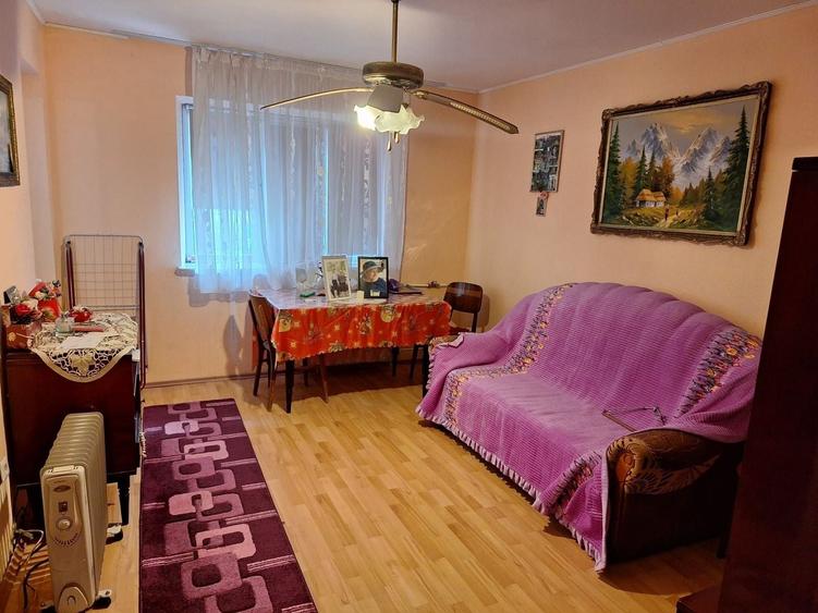 Apartament cu 3 camere semidecomandat în Tomis Nord