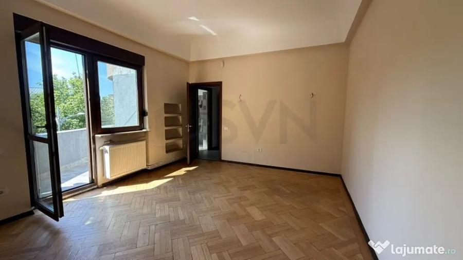 Apartament cu 5 camere decomandat în Victoriei
