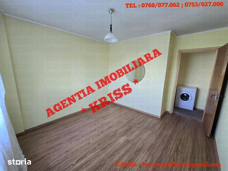 Apartament cu 3 camere decomandat în Găvana