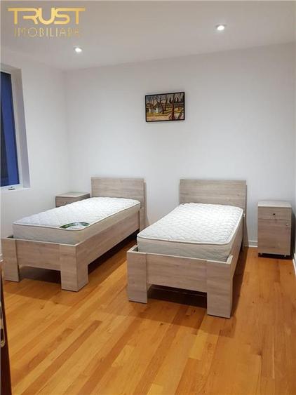Casă cu 9 camere cu Teren 650 Mp în Tăuți