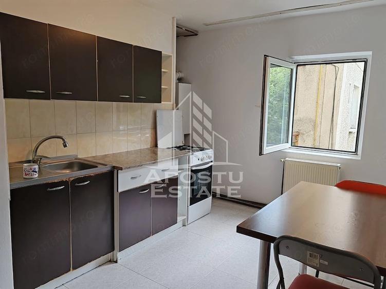 Apartament cu 2 camere decomandat în Lunei