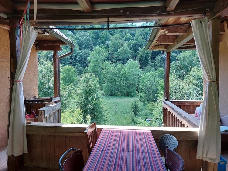 Casă cu Teren 4811 Mp în Peștera (Băița)
