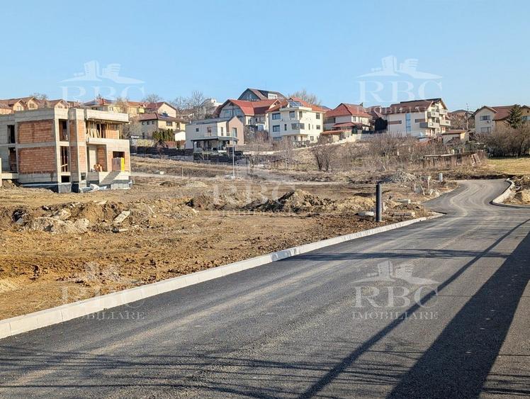 Casă individuală cu 4 camere cu Canalizare în Dâmbul Rotund