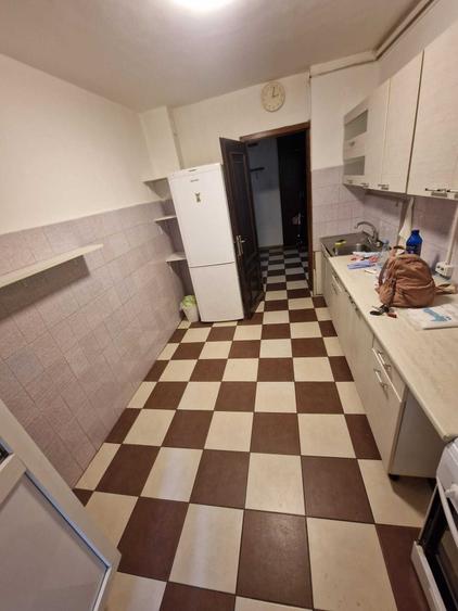 Apartament cu 4 camere decomandat în Tei