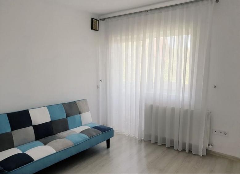 Apartament cu 3 camere semidecomandat în Valea Lupului